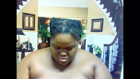 Snapshot of ebonyhotbuns4u2luv chatting on February 26, 10:27 am ebonyhotbuns4u2luv online show from February 26, 10:27 am