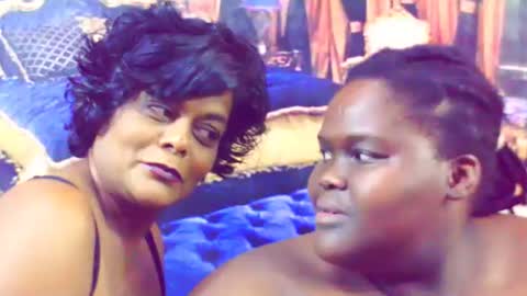Snapshot of ebonyhotbuns4u2luv chatting on March 11, 10:29 am ebonyhotbuns4u2luv online show from March 11, 10:29 am