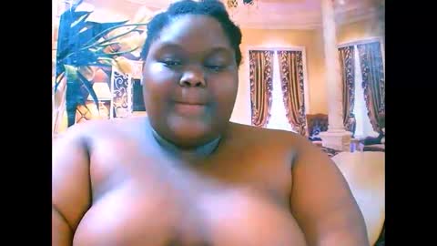 Snapshot of ebonyhotbuns4u2luv chatting on September 13, 6:21 pm ebonyhotbuns4u2luv online show from September 13, 6:21 pm