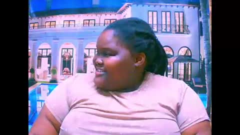 Snapshot of ebonyhotbuns4u2luv chatting on October 3, 8:44 am ebonyhotbuns4u2luv online show from October 3, 8:44 am