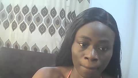 Snapshot of ebonypetiti chatting on October 9, 4:01 pm queen online show from October 9, 4:01 pm