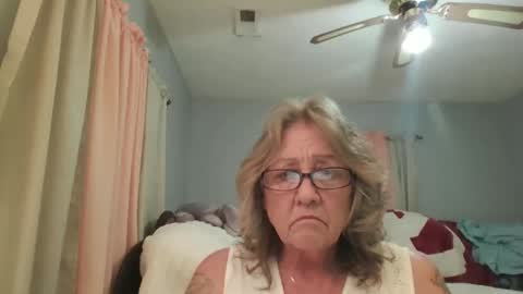 Lovebug1960 online show from March 23, 12:59 am