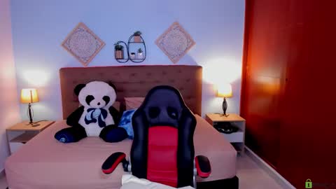 Snapshot of edelaine_rogers chatting on October 12, 7:45 am ede online show from October 12, 7:45 am