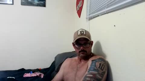 edgeonthebeach727 online show from April 4, 8:32 am