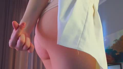 Snapshot of edithbrucker chatting on February 19, 6:11 am Im Sally  Im new here   lets meet online show from February 19, 6:11 am