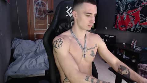 Snapshot of eduard_loveee chatting on September 24, 9:27 am Eduar online show from September 24, 9:27 am