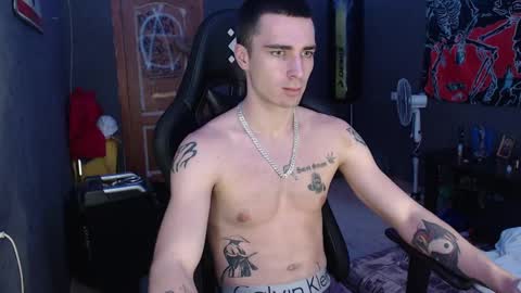 Snapshot of eduard_loveee chatting on December 21, 2:25 pm Eduar online show from December 21, 2:25 pm