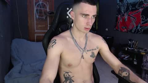 Snapshot of eduard_loveee chatting on September 21, 7:34 am Eduar online show from September 21, 7:34 am