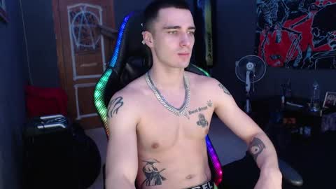 Snapshot of eduard_loveee chatting on January 21, 6:02 pm Eduar online show from January 21, 6:02 pm