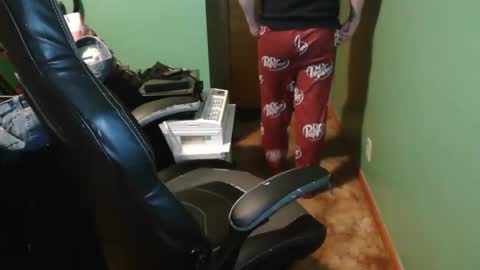 edwardaims_2please online show from May 1, 2:38 am