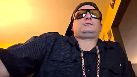 edwardaims_2please online show from October 16, 2:44 am