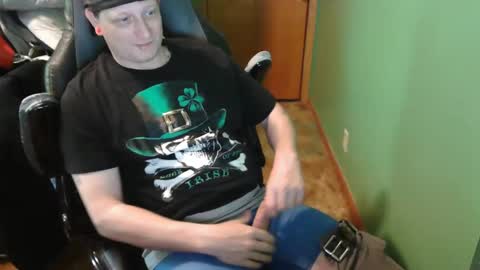 edwardaims_2please online show from May 17, 1:42 pm