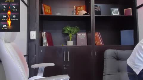Snapshot of edwardross_ chatting on March 4, 9:00 pm Edward Ross online show from March 4, 9:00 pm