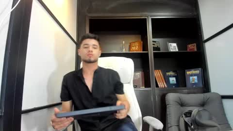 Snapshot of edwardross_ chatting on March 7, 7:38 pm Edward Ross online show from March 7, 7:38 pm