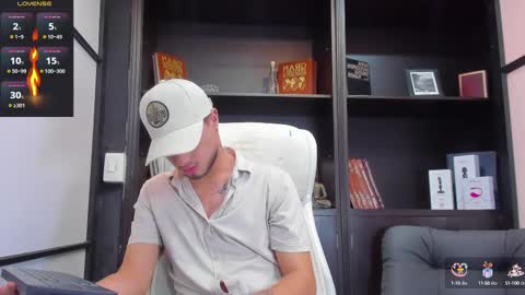 Snapshot of edwardross_ chatting on March 3, 7:07 pm Edward Ross online show from March 3, 7:07 pm
