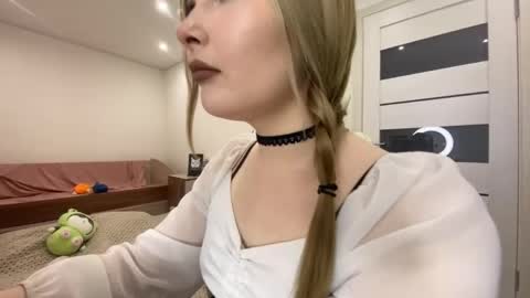 Lili online show from May 18, 6:52 am