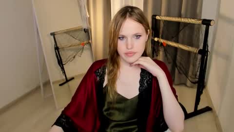 Effie Mur online show from November 1, 5:39 am