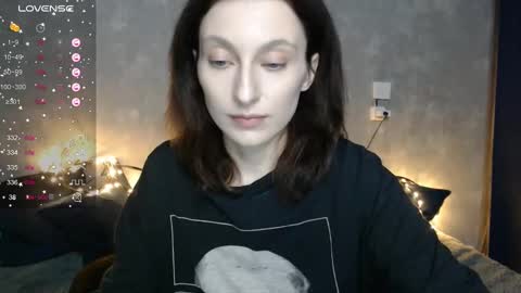 Snapshot of effy_gray chatting on March 4, 12:01 pm Anna online show from March 4, 12:01 pm