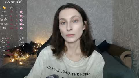 Snapshot of effy_gray chatting on October 31, 4:29 pm Anna online show from October 31, 4:29 pm