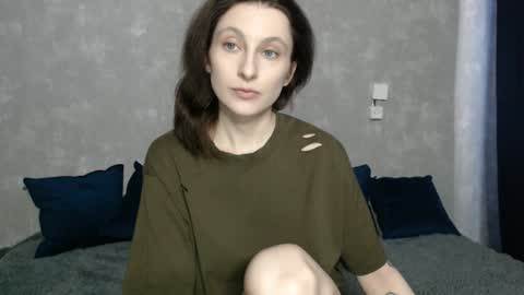 Snapshot of effy_gray chatting on December 9, 6:12 am Anna online show from December 9, 6:12 am