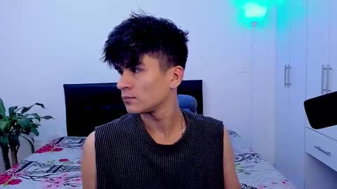 Snapshot of eiden_allenx1 chatting on February 10, 1:03 am eiden_allenx1 online show from February 10, 1:03 am