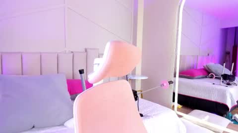 Snapshot of eimmy_bm chatting on October 4, 7:55 pm eimmy_bm online show from October 4, 7:55 pm