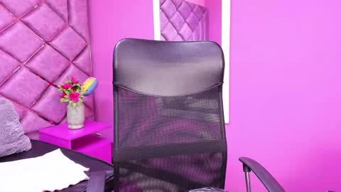 Snapshot of eimy_cutte chatting on February 18, 12:17 pm eimy_cutte online show from February 18, 12:17 pm