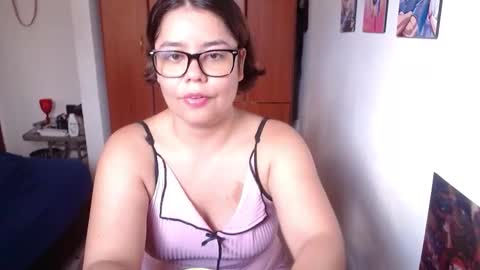 eimy_saenzz online show from November 14, 8:33 pm