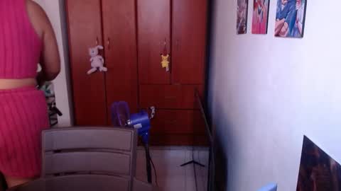 eimy_saenzz online show from February 15, 5:22 pm