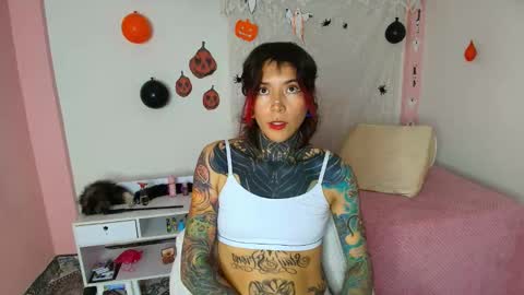 Snapshot of eimytatto_ chatting on October 17, 9:52 pm Carla online show from October 17, 9:52 pm