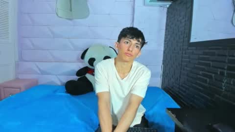 Elan Giralon online show from November 25, 10:52 pm