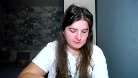 Elanis online show from March 28, 4:41 pm