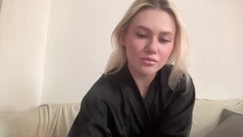Snapshot of elaraluxxxe chatting on September 29, 10:14 am elaraluxxxe online show from September 29, 10:14 am