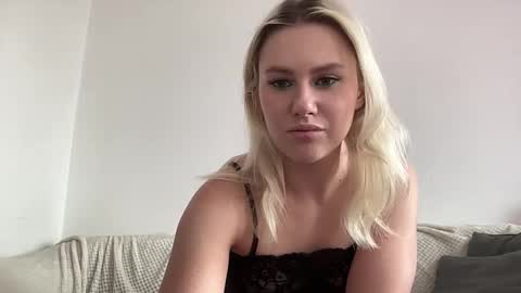 Snapshot of elaraluxxxe chatting on September 25, 10:55 am elaraluxxxe online show from September 25, 10:55 am