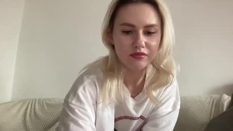 Snapshot of elaraluxxxe chatting on October 21, 9:58 am elaraluxxxe online show from October 21, 9:58 am