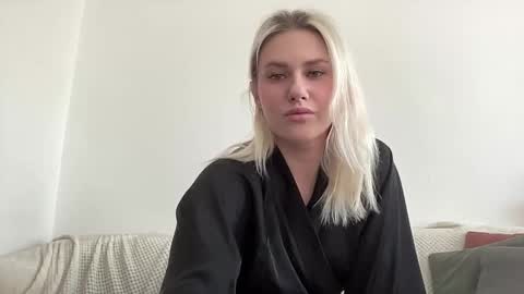 Snapshot of elaraluxxxe chatting on September 17, 9:57 am elaraluxxxe online show from September 17, 9:57 am