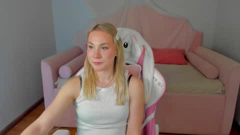 elaravoltage online show from May 13, 5:28 am