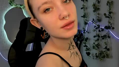 elastikiss online show from April 11, 8:18 am