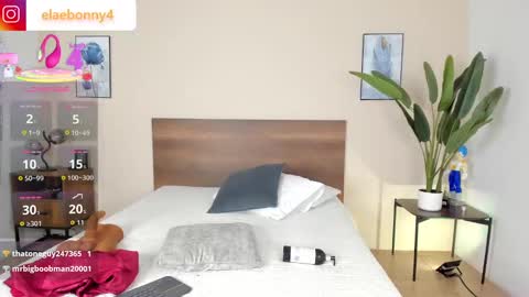 Snapshot of elawalker1 chatting on October 1, 10:41 pm Ela online show from October 1, 10:41 pm