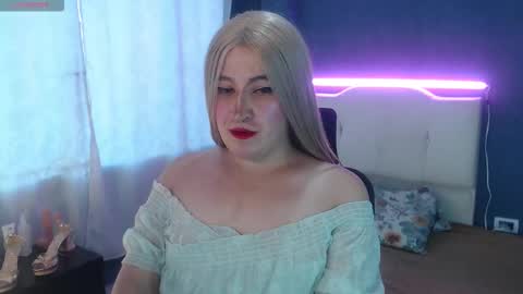 Snapshot of elektra_doll chatting on September 13, 11:01 am elektra_doll online show from September 13, 11:01 am