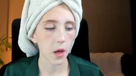 Elen  online show from July 2, 5:23 am