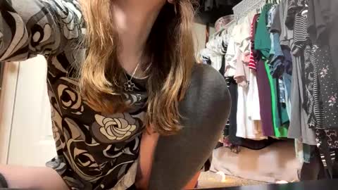 Snapshot of elenore_hoesevelt chatting on September 23, 3:22 am Elenore Hoesevelt online show from September 23, 3:22 am