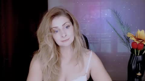 Snapshot of eleonorrres chatting on October 23, 6:26 am Elli online show from October 23, 6:26 am