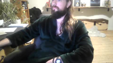 Snapshot of elephantfox chatting on October 4, 4:43 am fox online show from October 4, 4:43 am