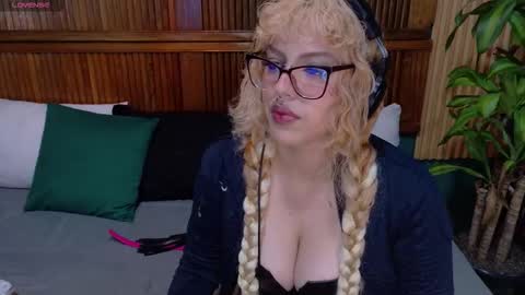 Snapshot of eli666uwu chatting on October 14, 9:51 pm eli666uwu online show from October 14, 9:51 pm