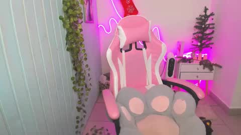 elieiza_xo online show from December 18, 9:48 am