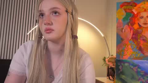 Ellie online show from April 18, 5:31 am