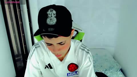 Snapshot of elii_797 chatting on December 6, 2:11 pm bby-santy online show from December 6, 2:11 pm