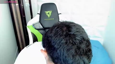 Snapshot of elii_797 chatting on December 11, 4:09 pm bby-santy online show from December 11, 4:09 pm