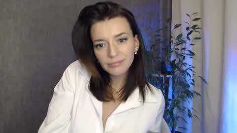 Snapshot of elinapretty chatting on December 7, 3:42 am Elina online show from December 7, 3:42 am